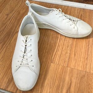 Ecco soft 8 white leather pointed sneaker size 41 or 10 womens